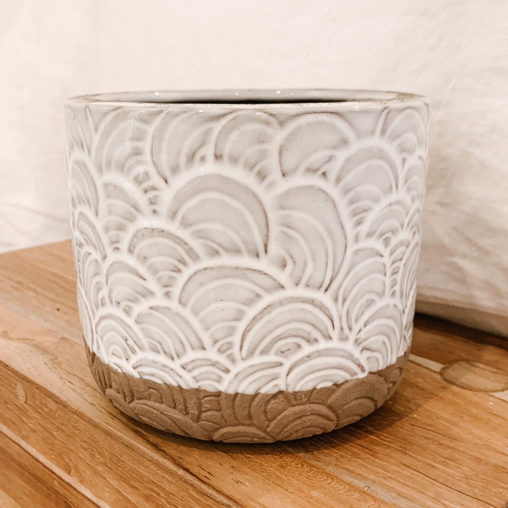 [DONATED] Adorable Small Ceramic Flower Pot - Picture 2 of 4